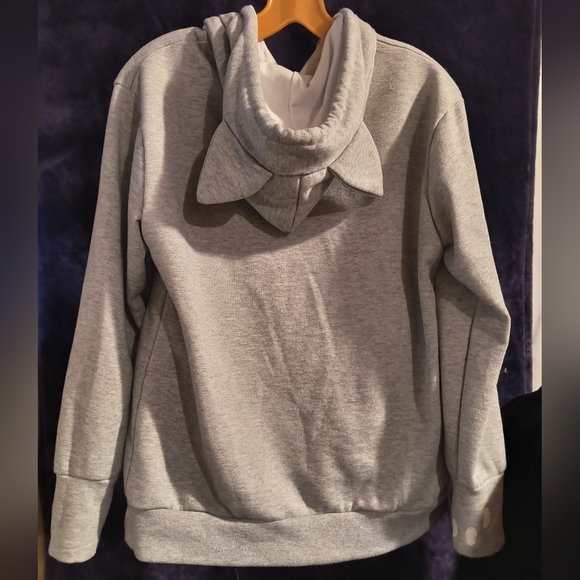 Xiong Yi Cat Carrying Hoodie - Picture 3 of 3